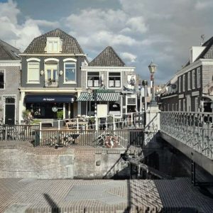 De Kapper Muiden van over de Sluis